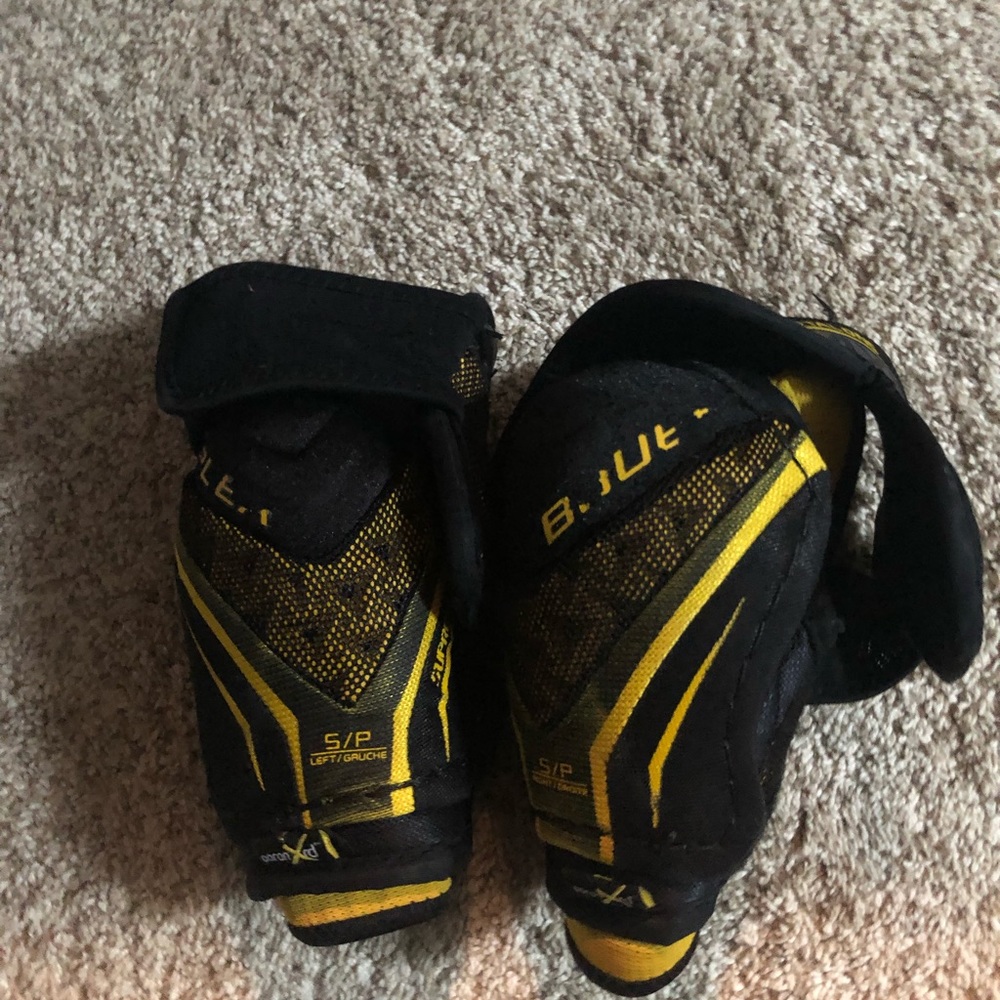 Bauer elbow pads